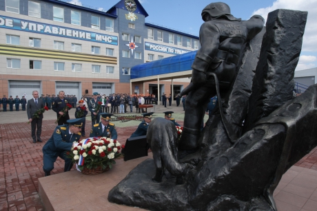 Памятник пожарным и спасателям открыли в Ульяновске