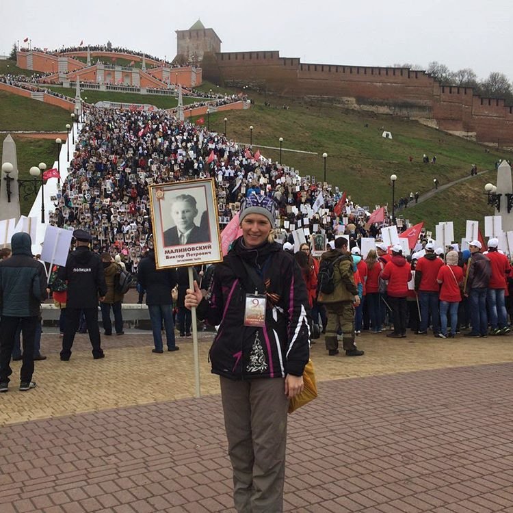 Жители Поволжья в День Победы прошли многотысячным «Бессмертным полком»