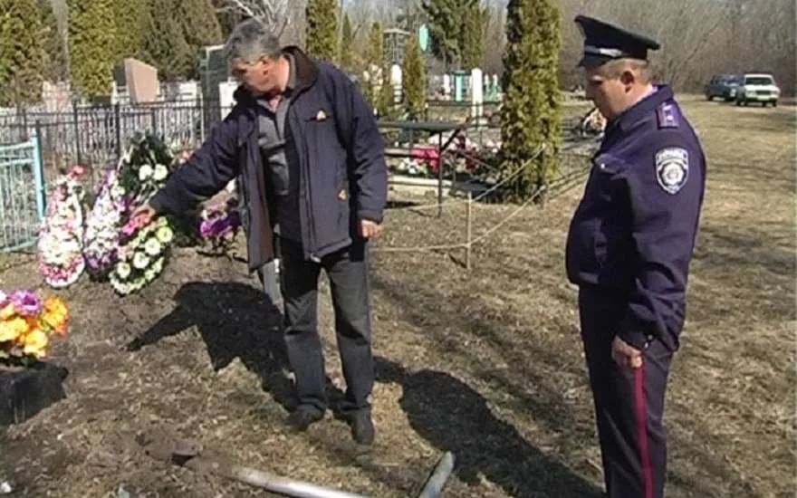 В Саратове задержан наркодилер, делавший закладки на могилах кладбища
