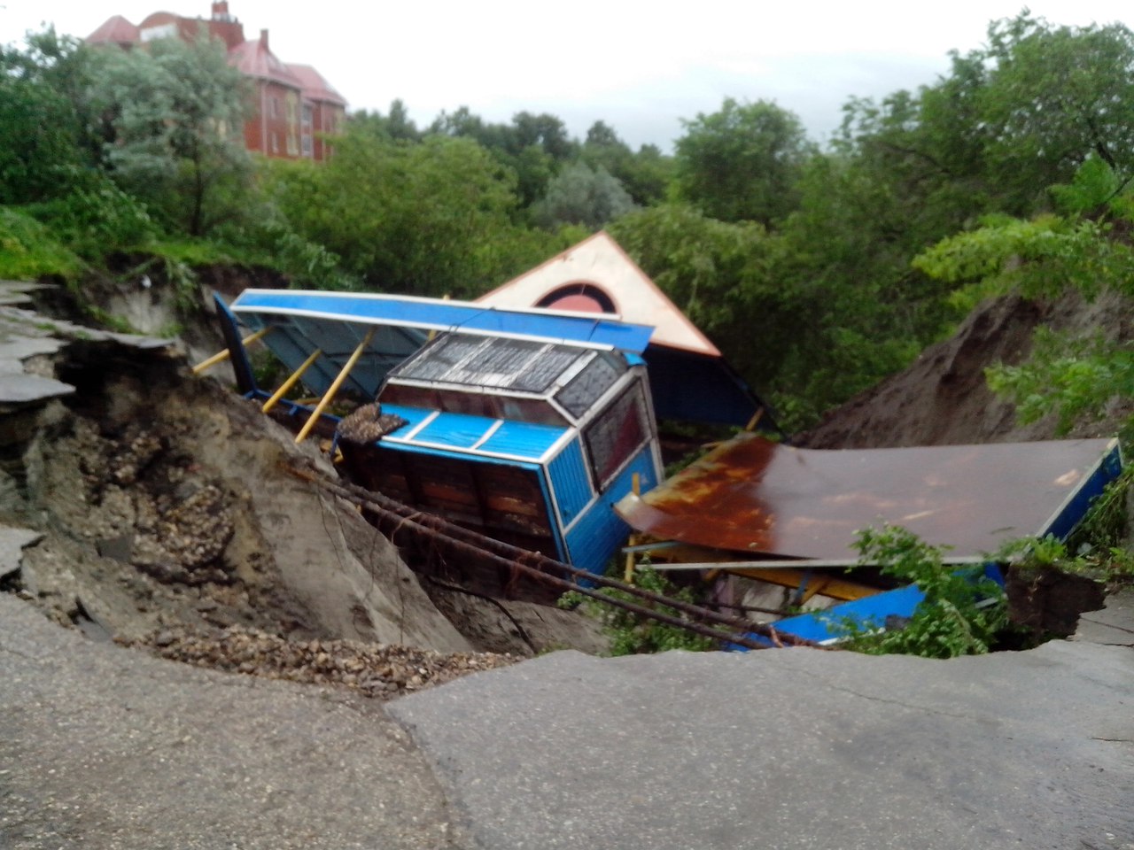 Ущерб от урагана в Ульяновске оценили в 100 млн рублей