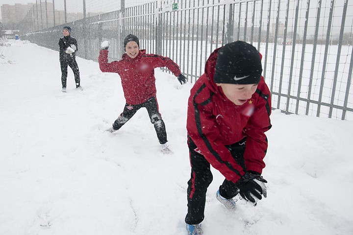 Школьники нескольких городов Урала остались дома из-за сильных морозов