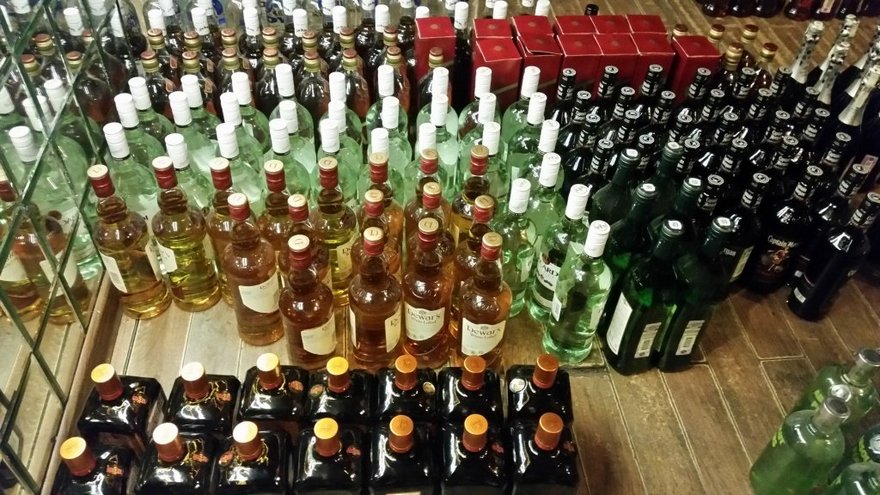 Крупный цех по производству поддельного алкоголя обнаружили в Саратовской области