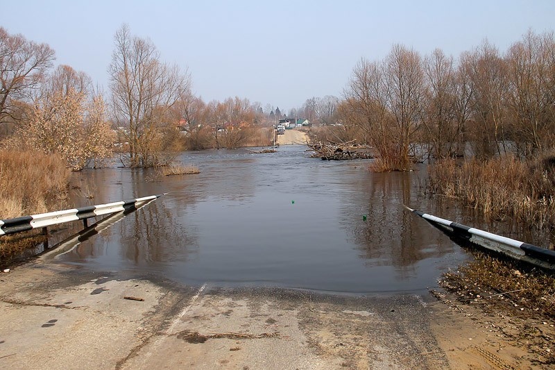 Семь автомобильных мостов закрыты в Оренбуржье из-за паводка