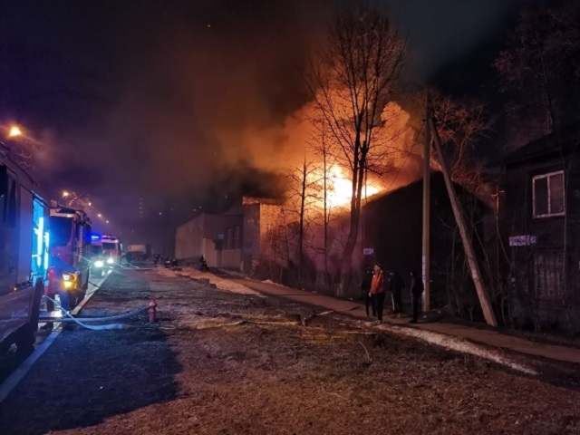 Восемь человек погибло на пожаре в Екатеринбурге