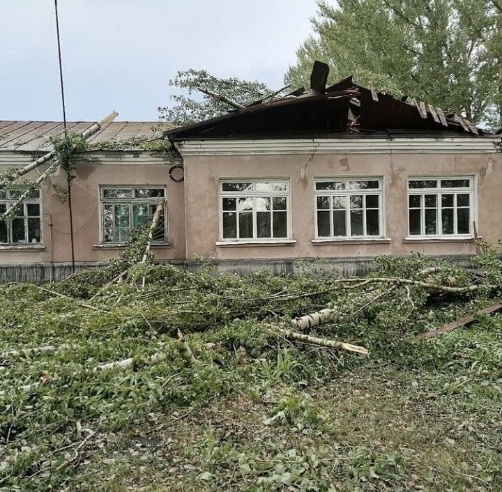 Семь районов Саратовской области пострадали от сильного ливня и урагана