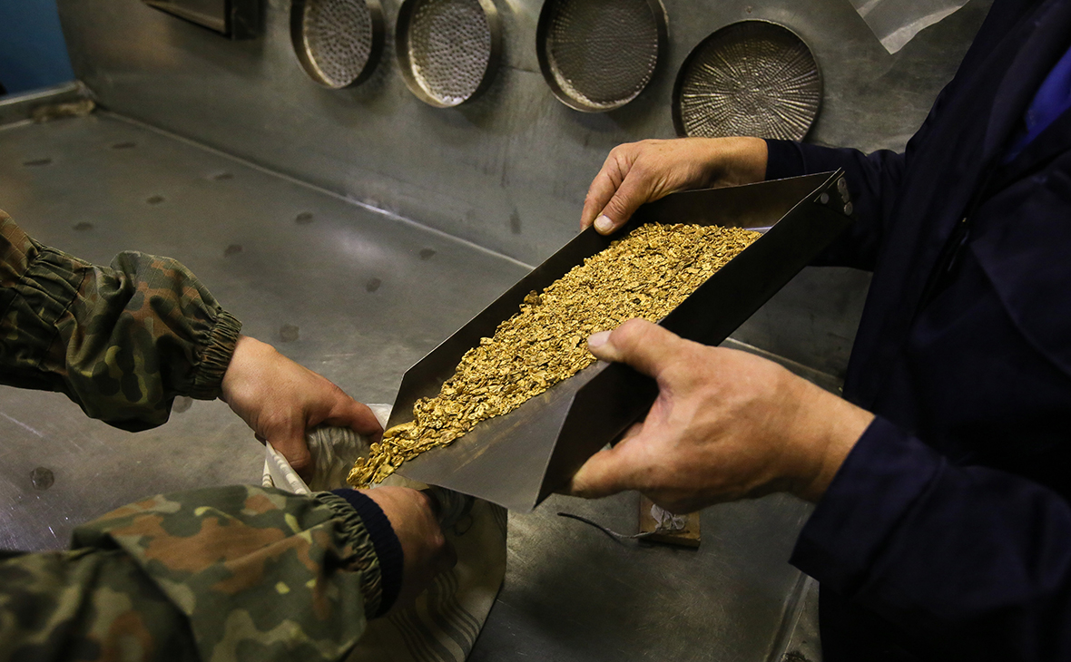 По подозрению в незаконной добыче золота на Урале задержаны более 20 человек