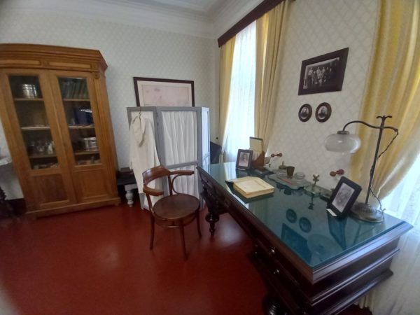 В Оренбурге открыт первый в России дом-музей семьи Ростроповичей