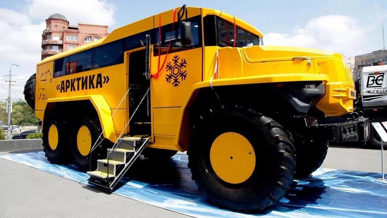 Автомобильный завод «Урал» представил новый автобус для Арктики