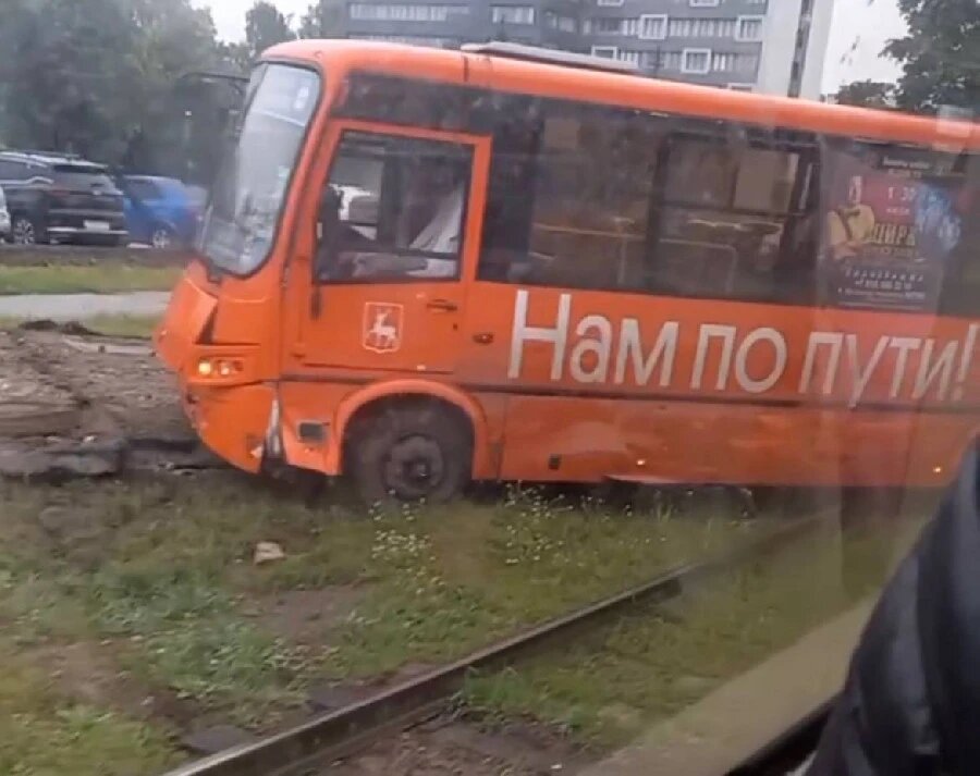 В ДТП с автобусом в Нижнем Новгороде пострадали три человека