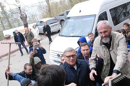Жители Тольятти встретили Касьянова с граблями