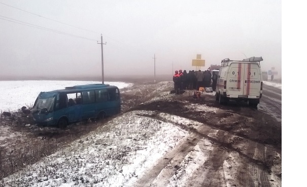 В Саратовской области опрокинулся пассажирский автобус с узбеками