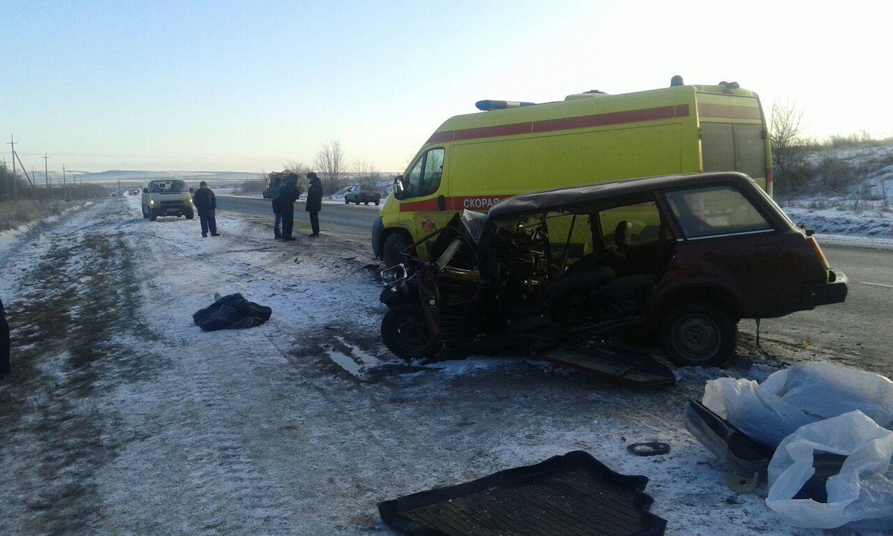 В ДТП с пассажирским автобусом под Саратовом погиб один человек
