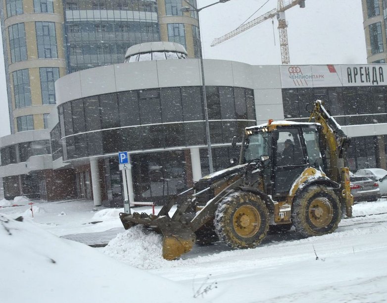 Более половины месячной нормы снега выпало в Екатеринбурге за один день