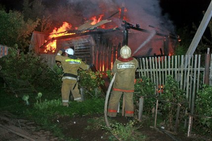 Пожар унес жизни троих жителей села в Оренбуржье