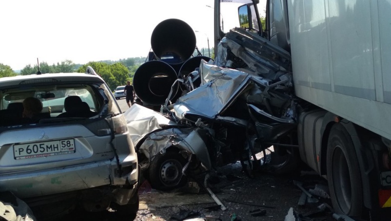 Четыре человека погибли в ДТП с участием 7 автомобилей на трассе «Урал»