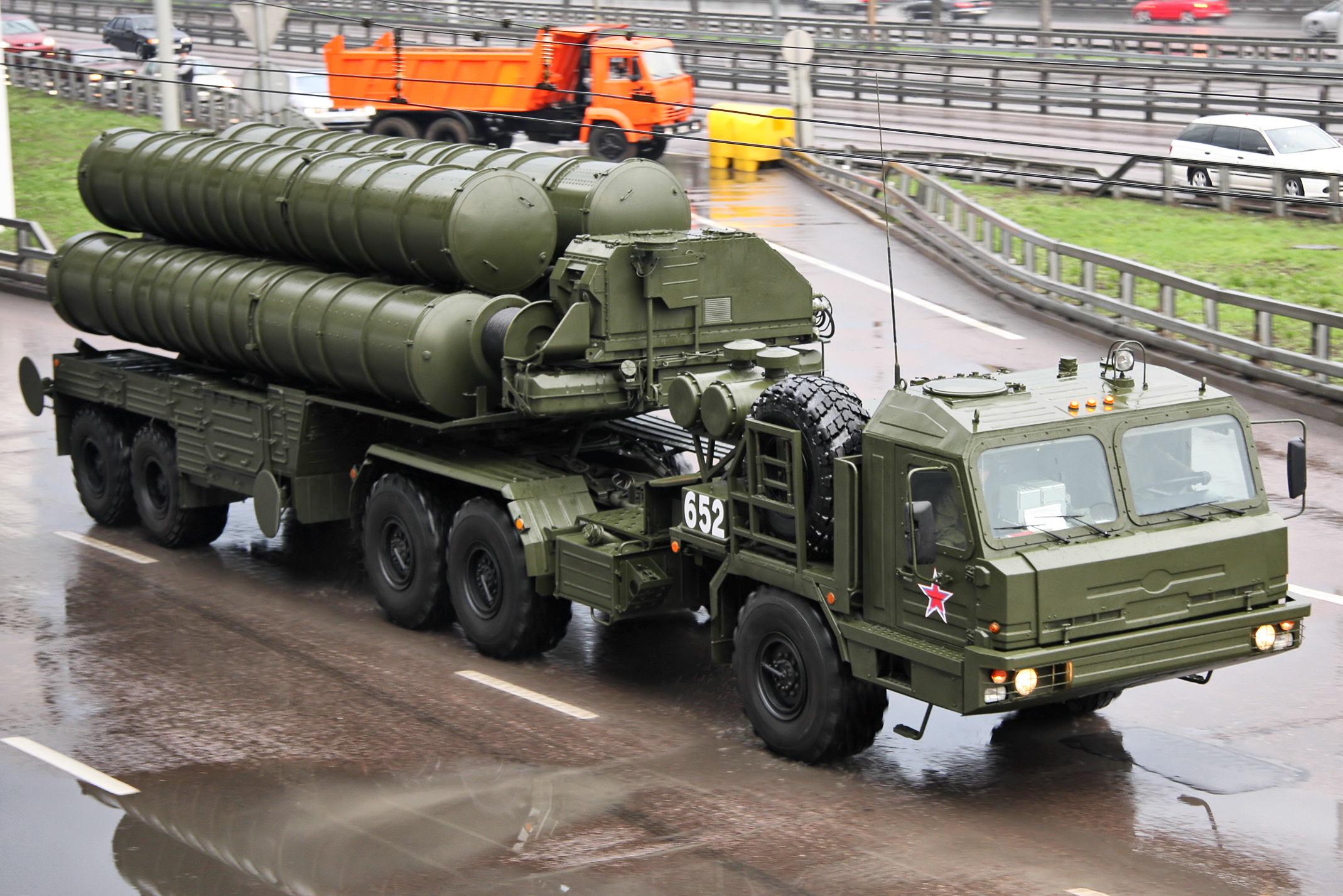 «Алмаз-Антей» досрочно передал Минобороны РФ очередной полковой комплект ЗРС С-400