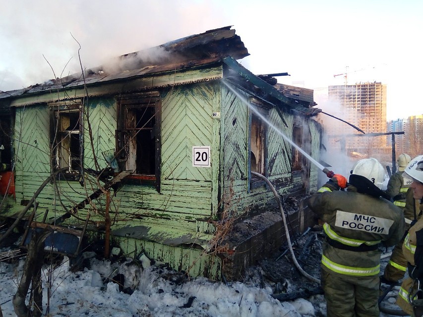 Три человека погибли при пожаре в частном доме в Самаре