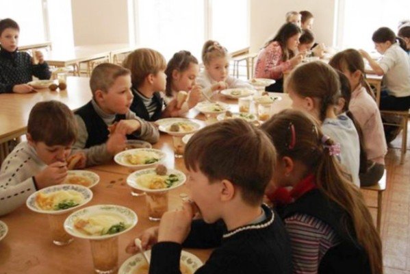 Дети из многодетных семей Удмуртии будут питаться в школах бесплатно