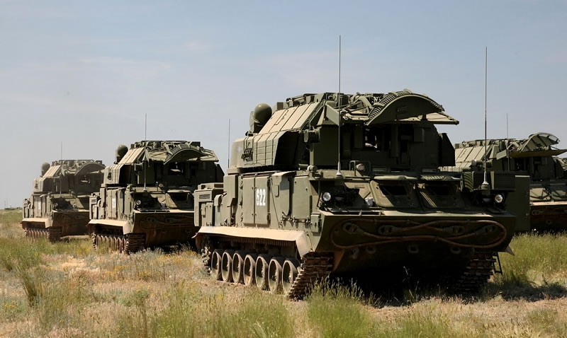 Расчеты ЗРК «Тор-М2» отразили условную атаку БПЛА на военный аэродром под Волгоградом
