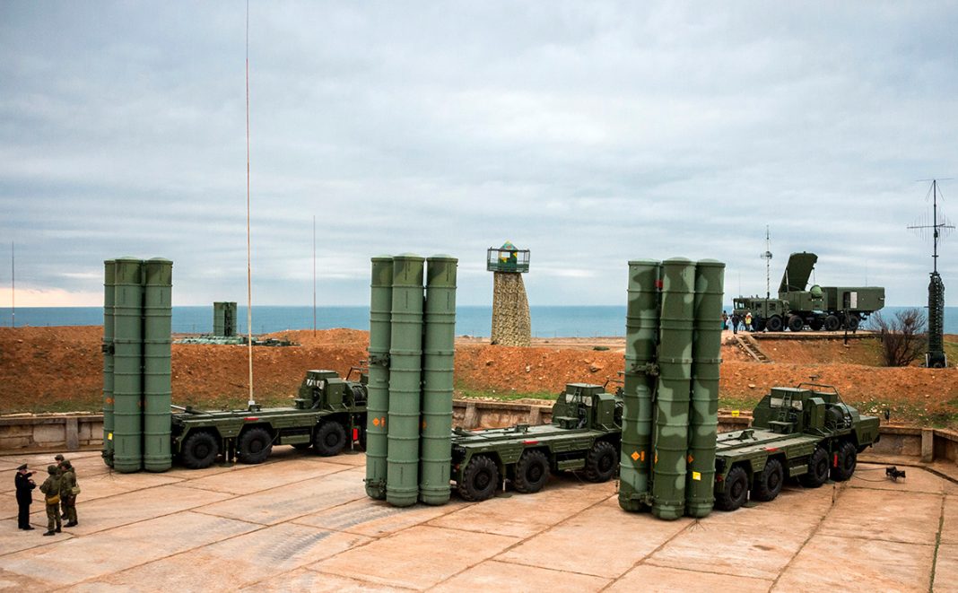 В Крыму прошли учения ПВО с использованием зенитных ракетных систем С-400