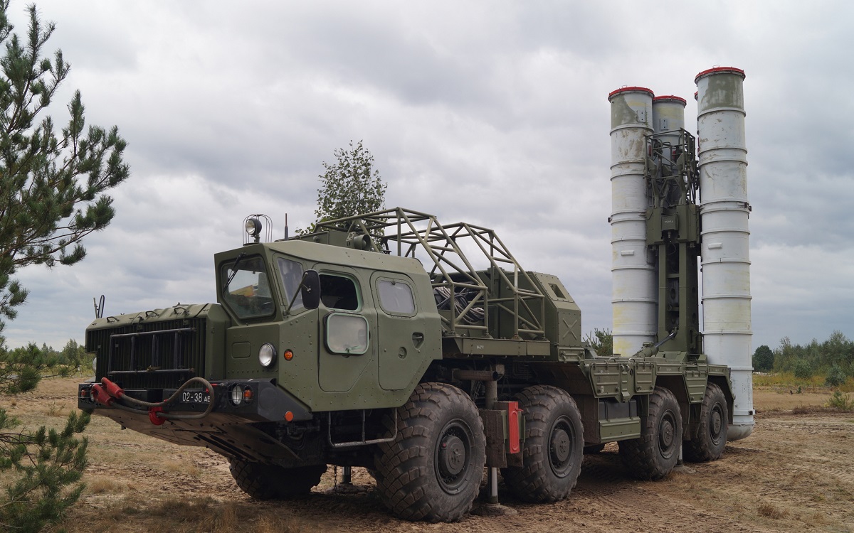 Боевые расчеты систем ПВО С-300 поразили 20 воздушных целей на учении в Свердловской области