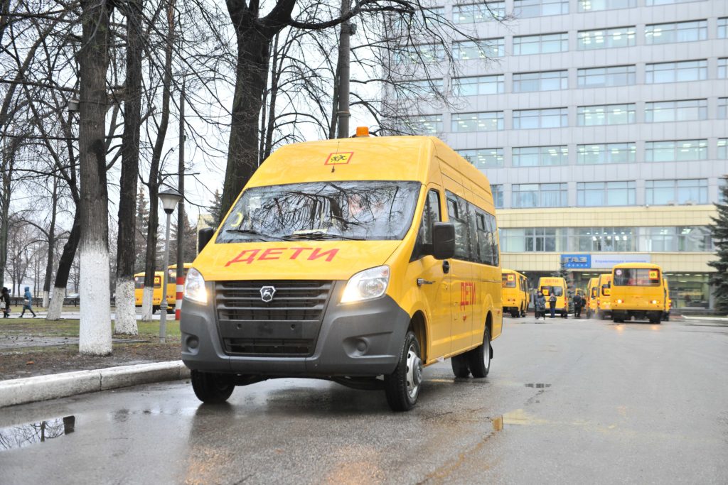 Группа «ГАЗ» передала Нижегородской области 70 школьных автобусов