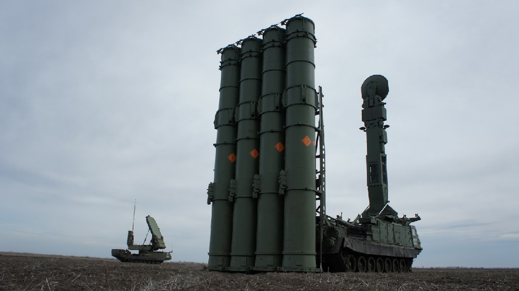 Система ПВО С-300В4 отразила авианалет условного противника на Курилах