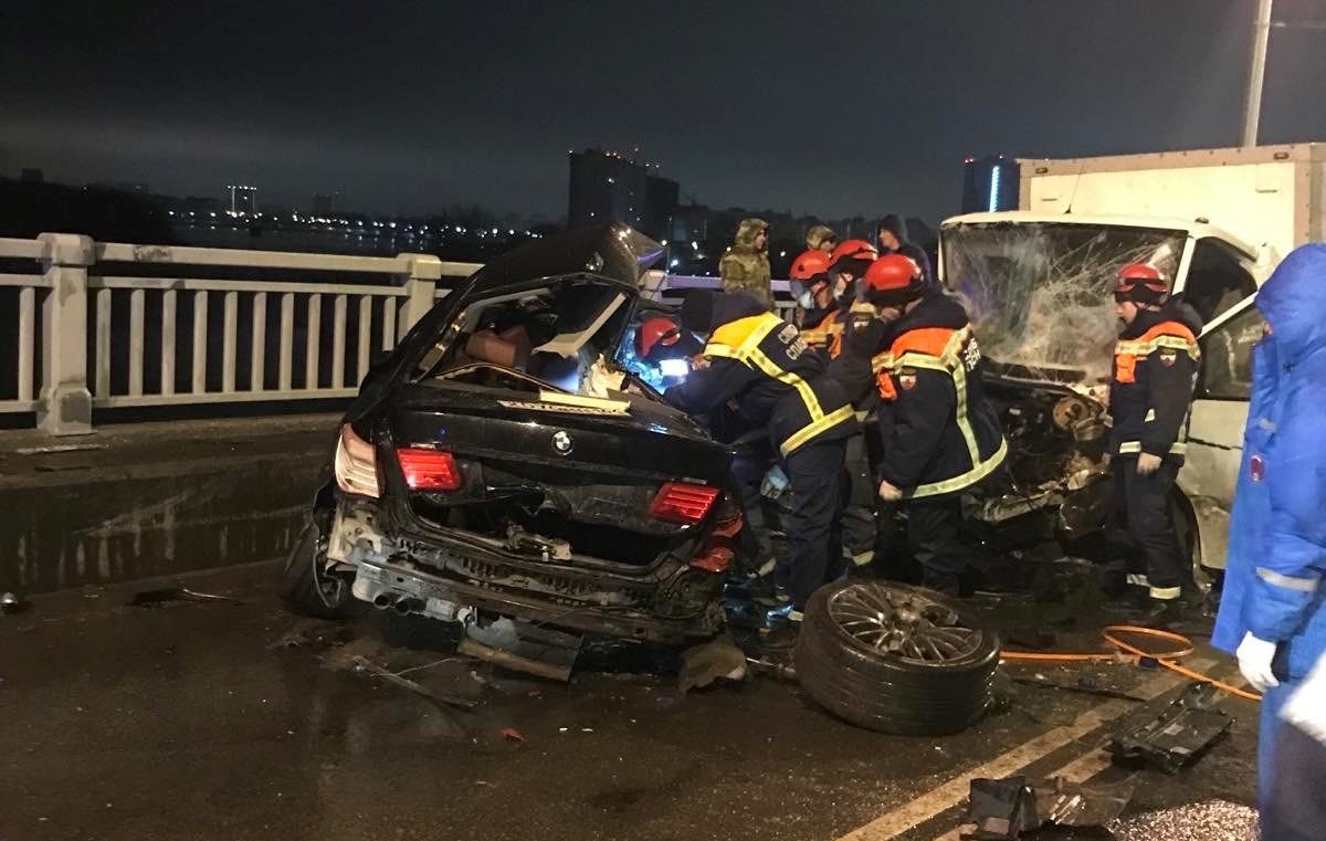 Три человека погибли в ДТП на мосту между Саратовом и Энгельсом