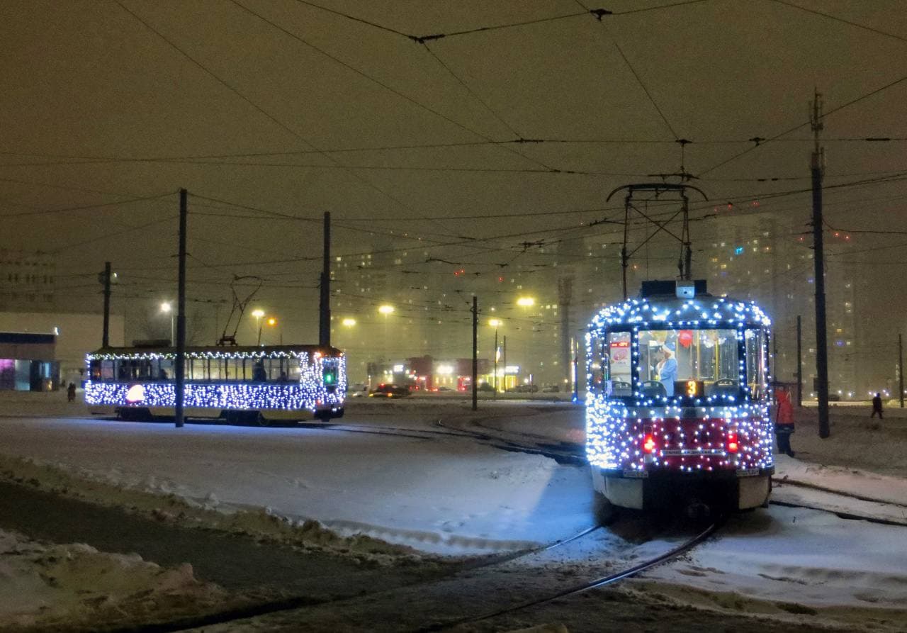 В Нижнем Новгороде запустили новогодние трамваи