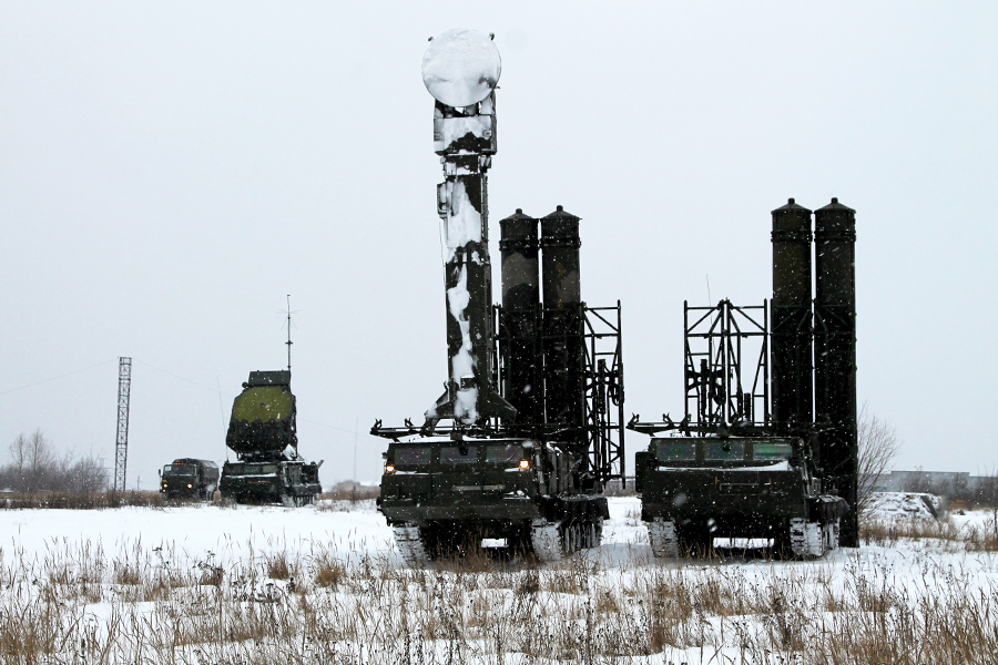 Расчеты ЗРС С-300В отработали прикрытие военных объектов в Поволжье
