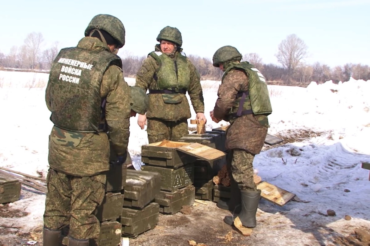Военные удвоили группировку для борьбы с паводком на Урале, в Сибири и Поволжье