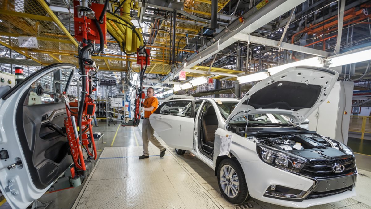Импортозамещение на «АвтоВАЗе»: завод начнет выпускать спецверсии Lada