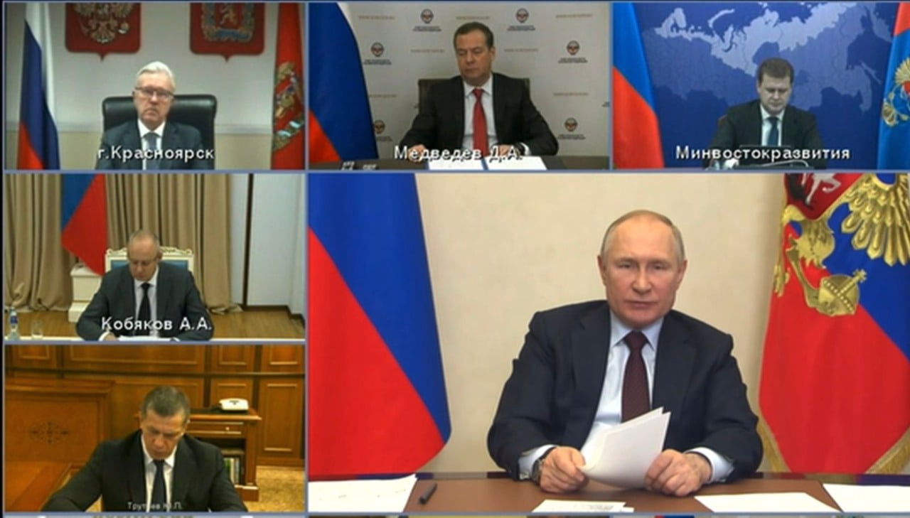 Путин заявил о необходимости утвердить сводный план развития Севморпути до 2035 года