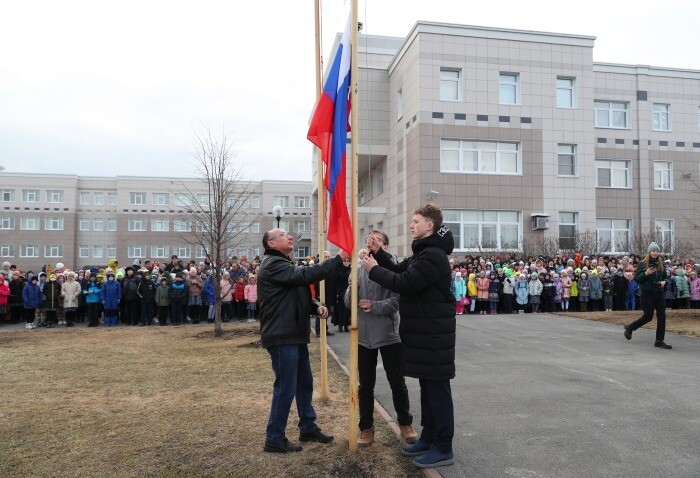 Церемония исполнения гимна и поднятия флага РФ стартует с 25 апреля в нижегородских школах