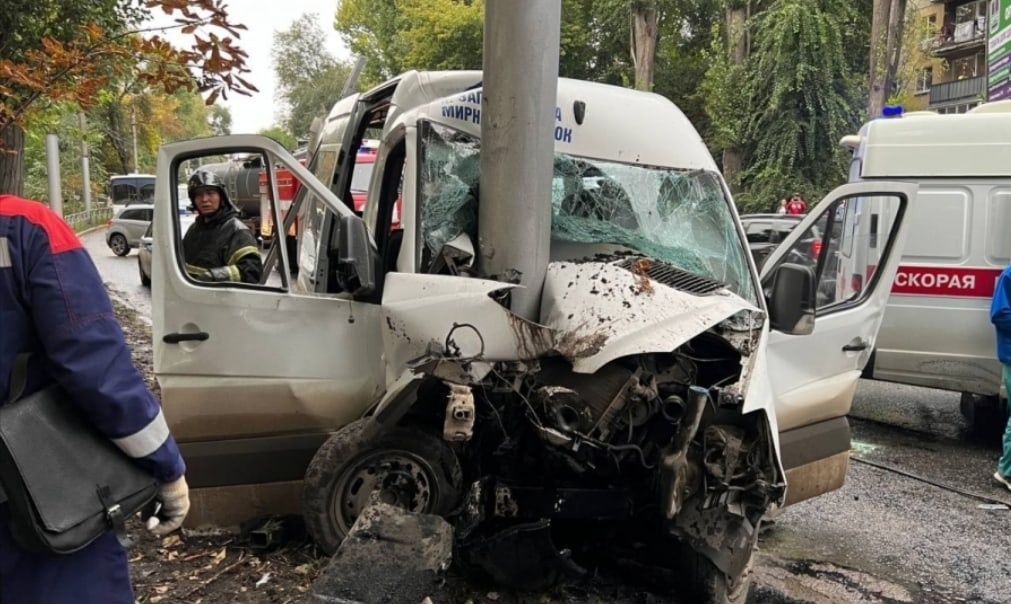 Восемнадцать человек пострадали в Саратове после ДТП с автобусом