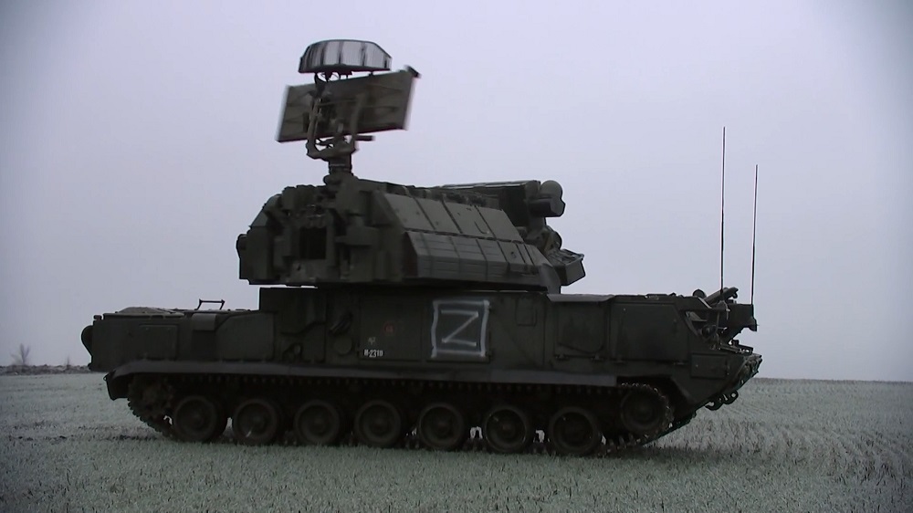 Расчеты ЗРК «Тор-М2У» защищают российские войска от воздушного нападения противника