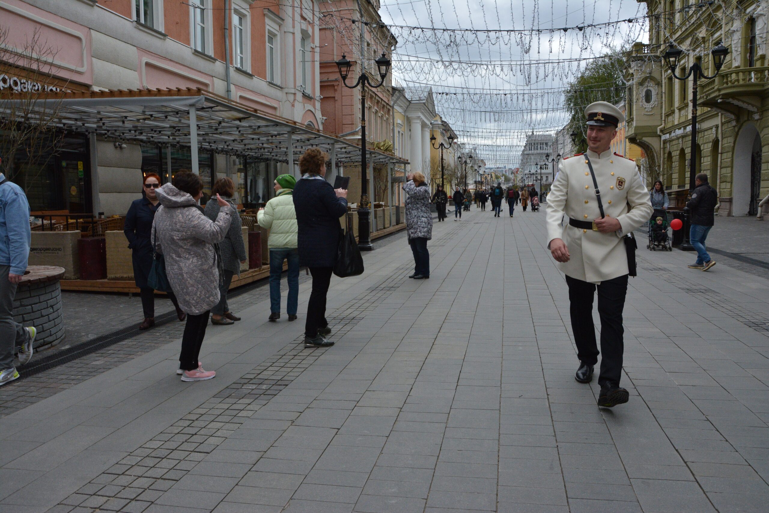 В центре Нижнего Новгорода стартовали бесплатные экскурсии с городовыми
