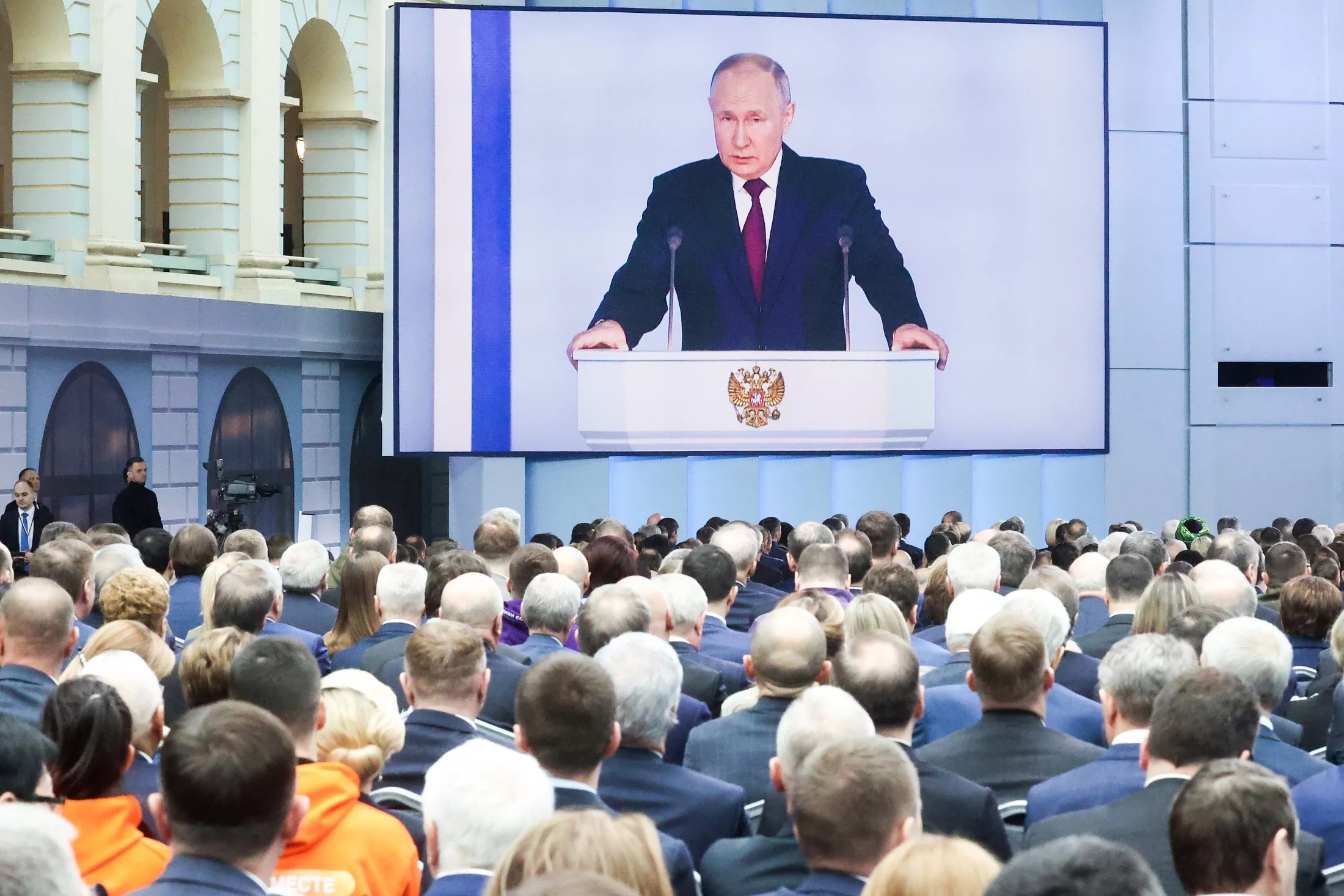Путин призвал повышать качество школьных и вузовских программ