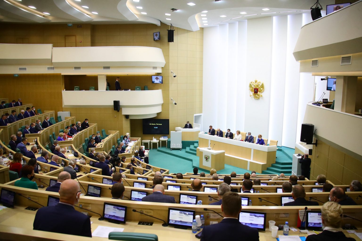 Совет Федерации одобрил закон об упрощении процедуры госзакупок