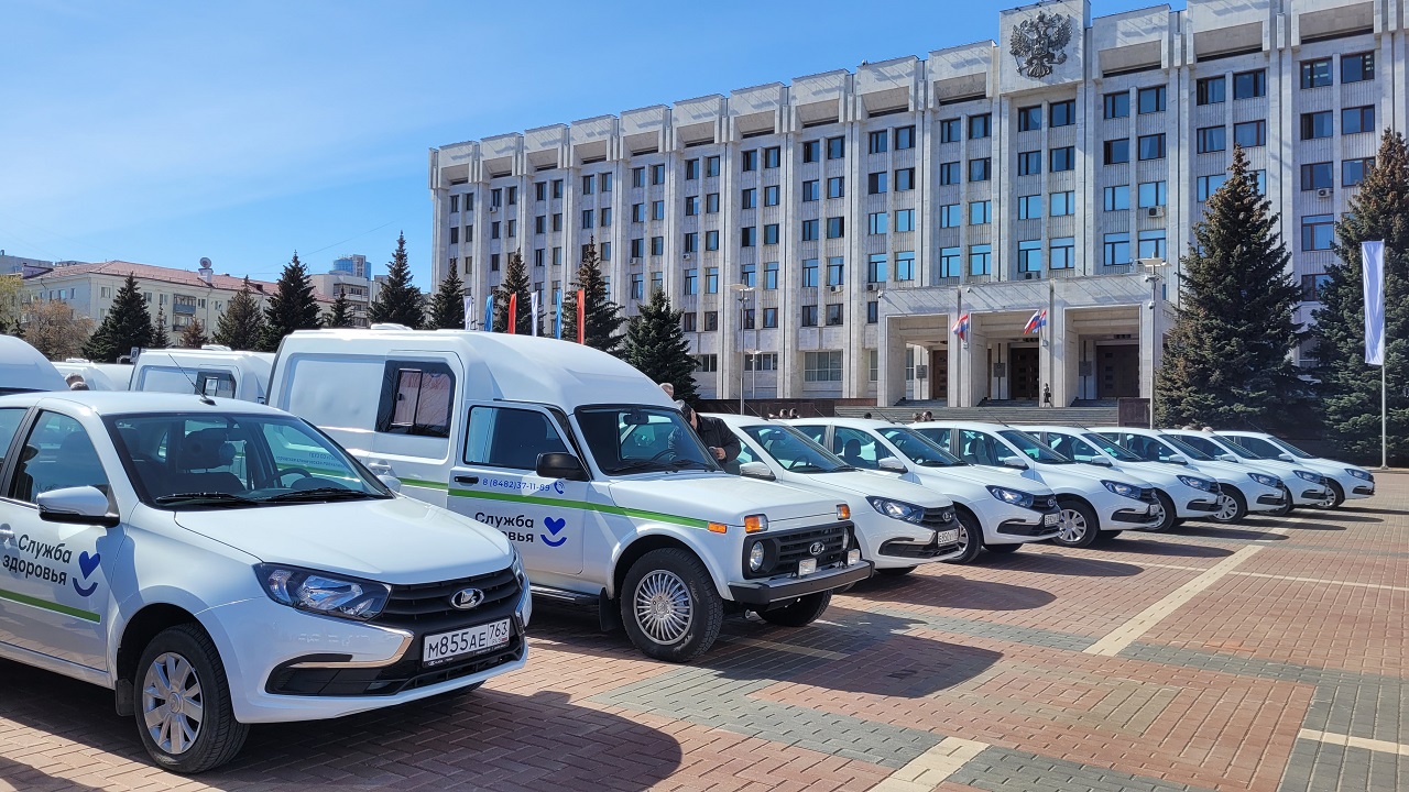 В медучреждения Самарской области переданы более 100 новых автомобилей
