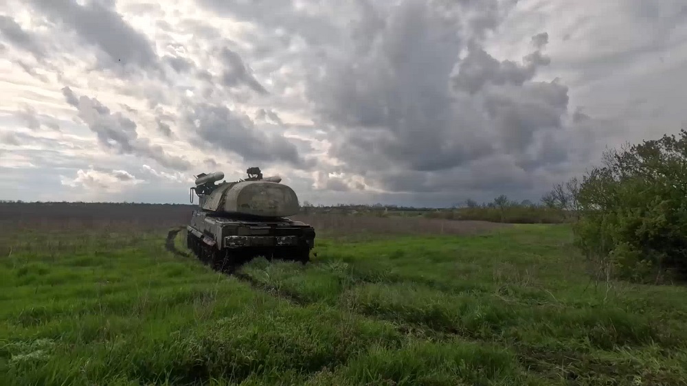 Расчеты ЗРК «Бук-М1» защищают российские войска в зоне СВО от воздушного нападения противника