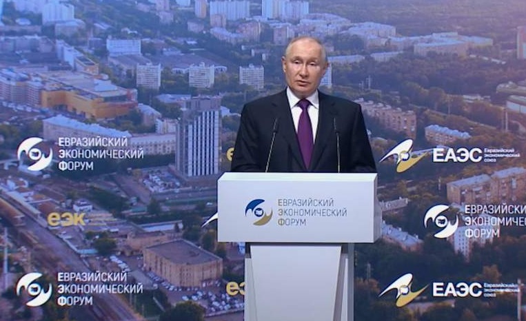 Путин: России удается стать одним из лидеров процесса перемен в сфере мировых финансов