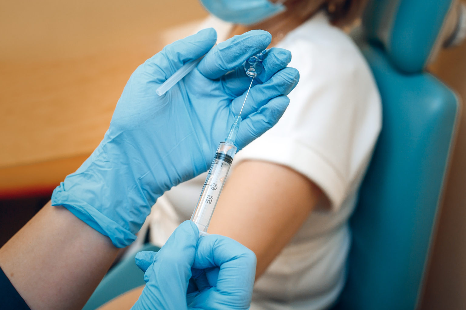 Минздрав заявил об отсутствии дефицита вакцины для профилактики клещевого энцефалита