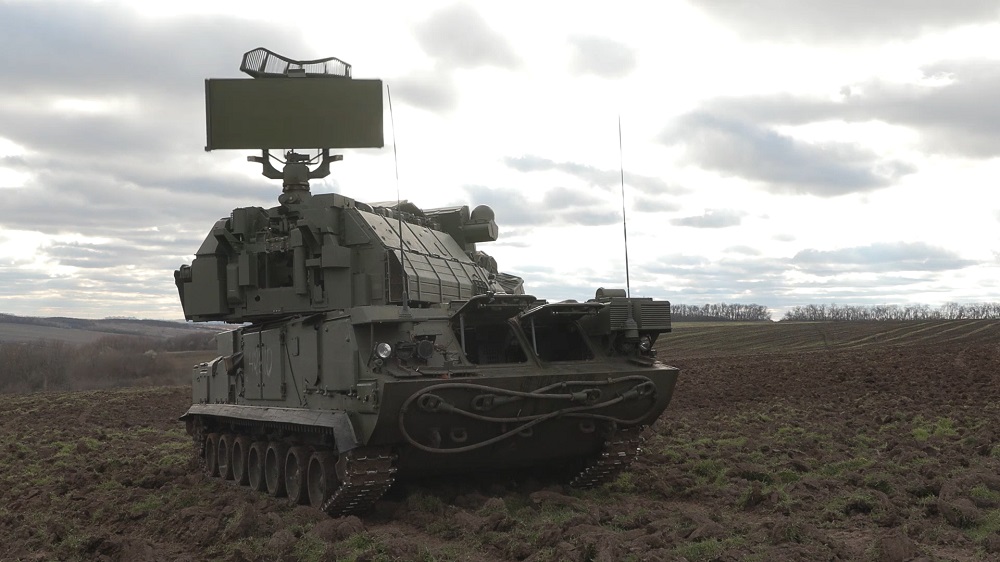 Расчеты ЗРК «Тор-М2» ВС РФ в непрерывном режиме осуществляют ПВО российских войск в ходе СВО