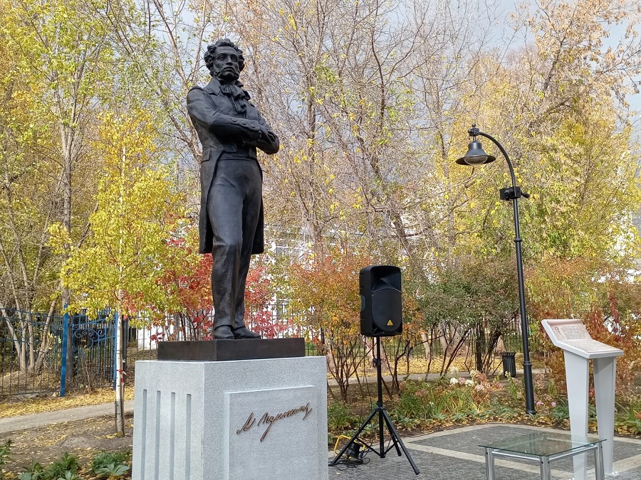 В гимназии Казани открыли памятник Александру Пушкину