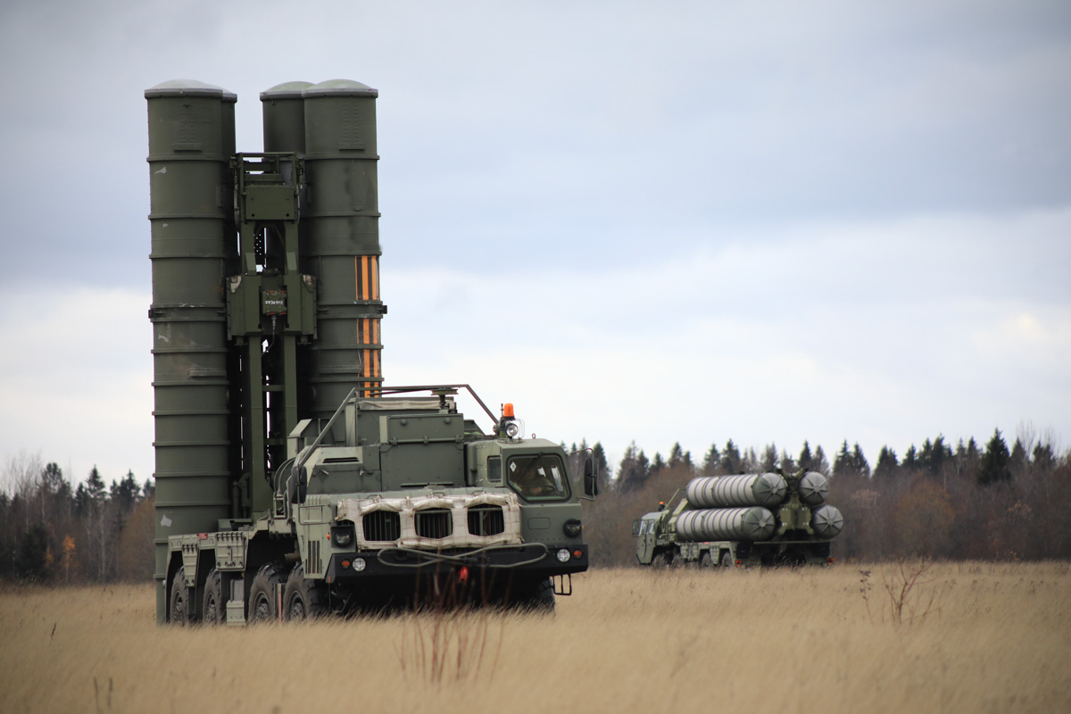 В Ленобласти прошли военные учения с применением зенитных ракетных систем С-400 «Триумф»