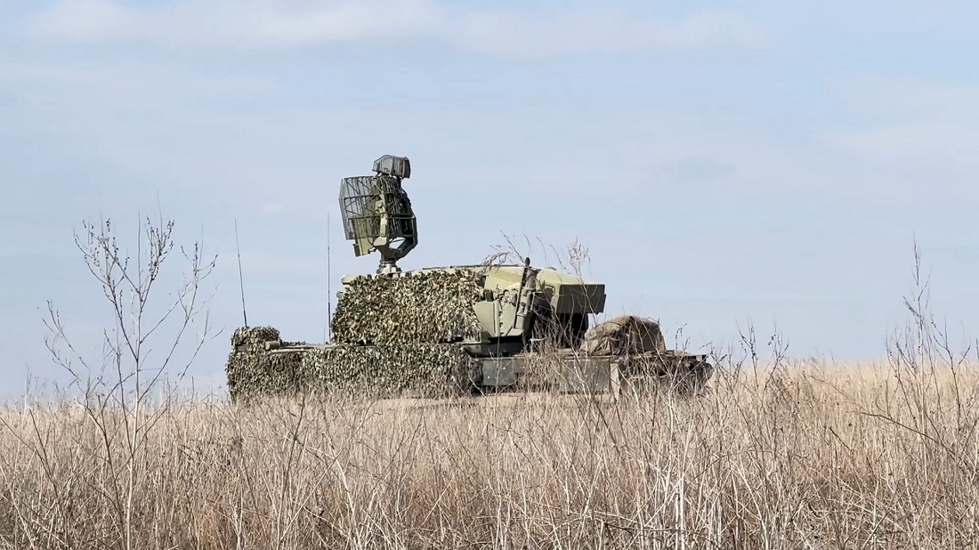 Наступление российских штурмовиков на Авдеевском направлении СВО прикрывают расчеты ЗРК «Тор-М1»